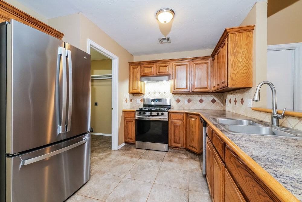 13312 Mayberry Pl - Photo 7 of 16