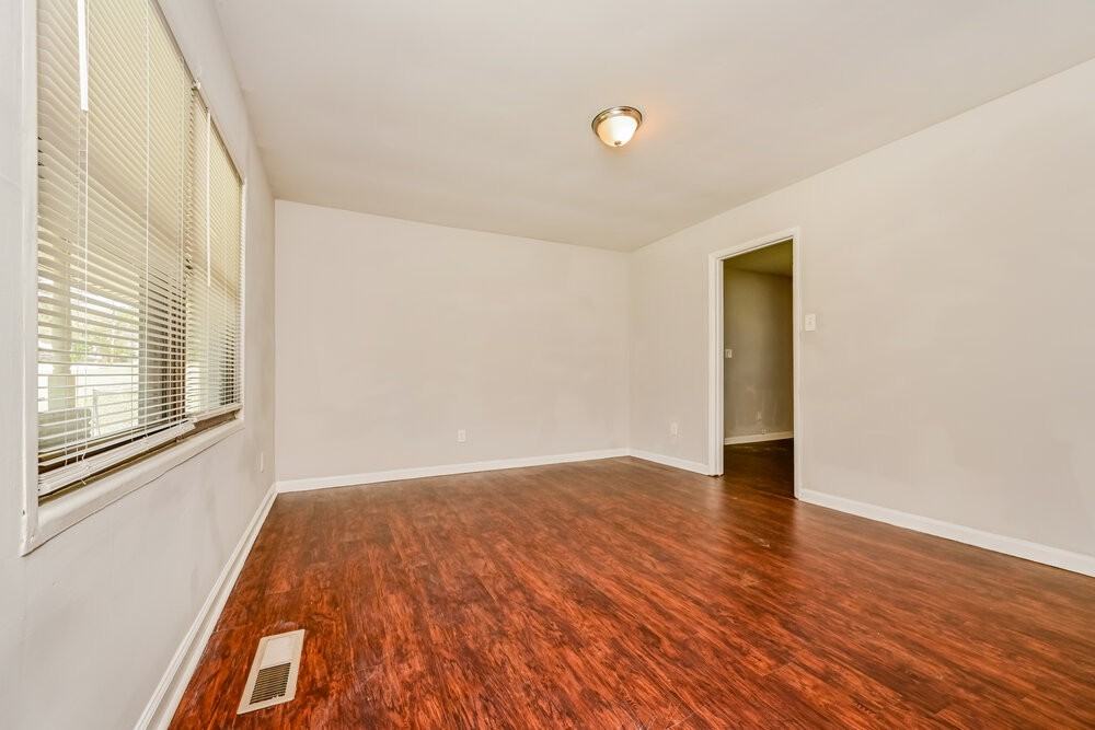 263 Roxbury Dr - Photo 5 of 16