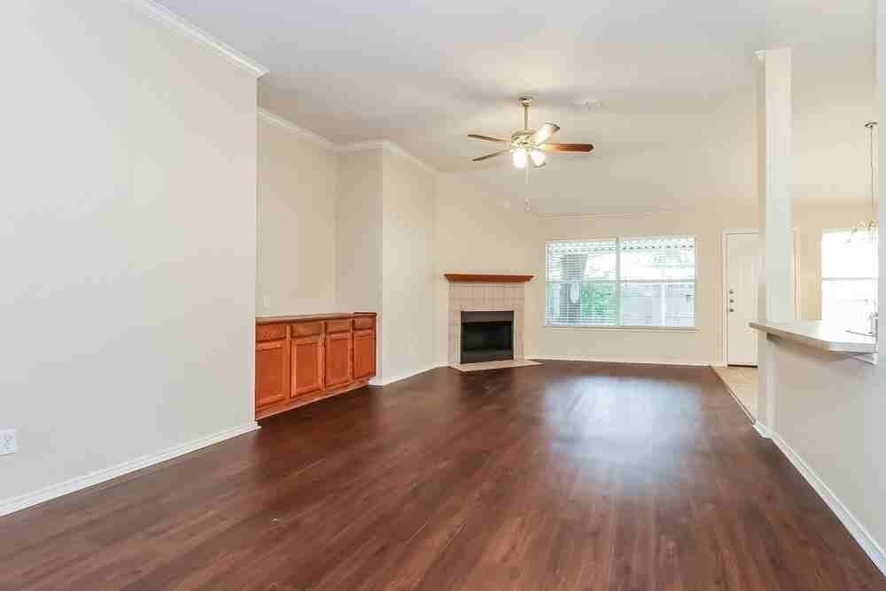 948 Grand Central Pkwy - Photo 2 of 16