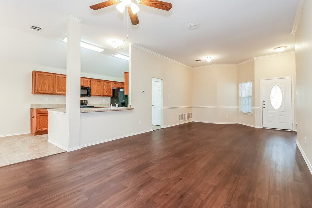 948 Grand Central Pkwy - Photo 3 of 16