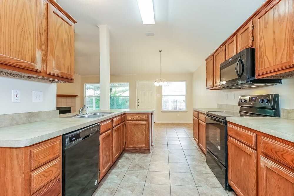 948 Grand Central Pkwy - Photo 5 of 16