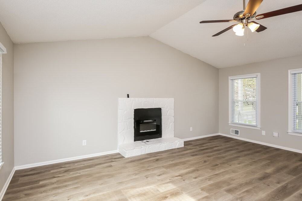 649 Edwards Ct - Photo 5 of 18