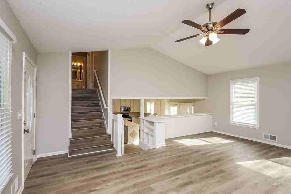 649 Edwards Ct - Photo 7 of 18