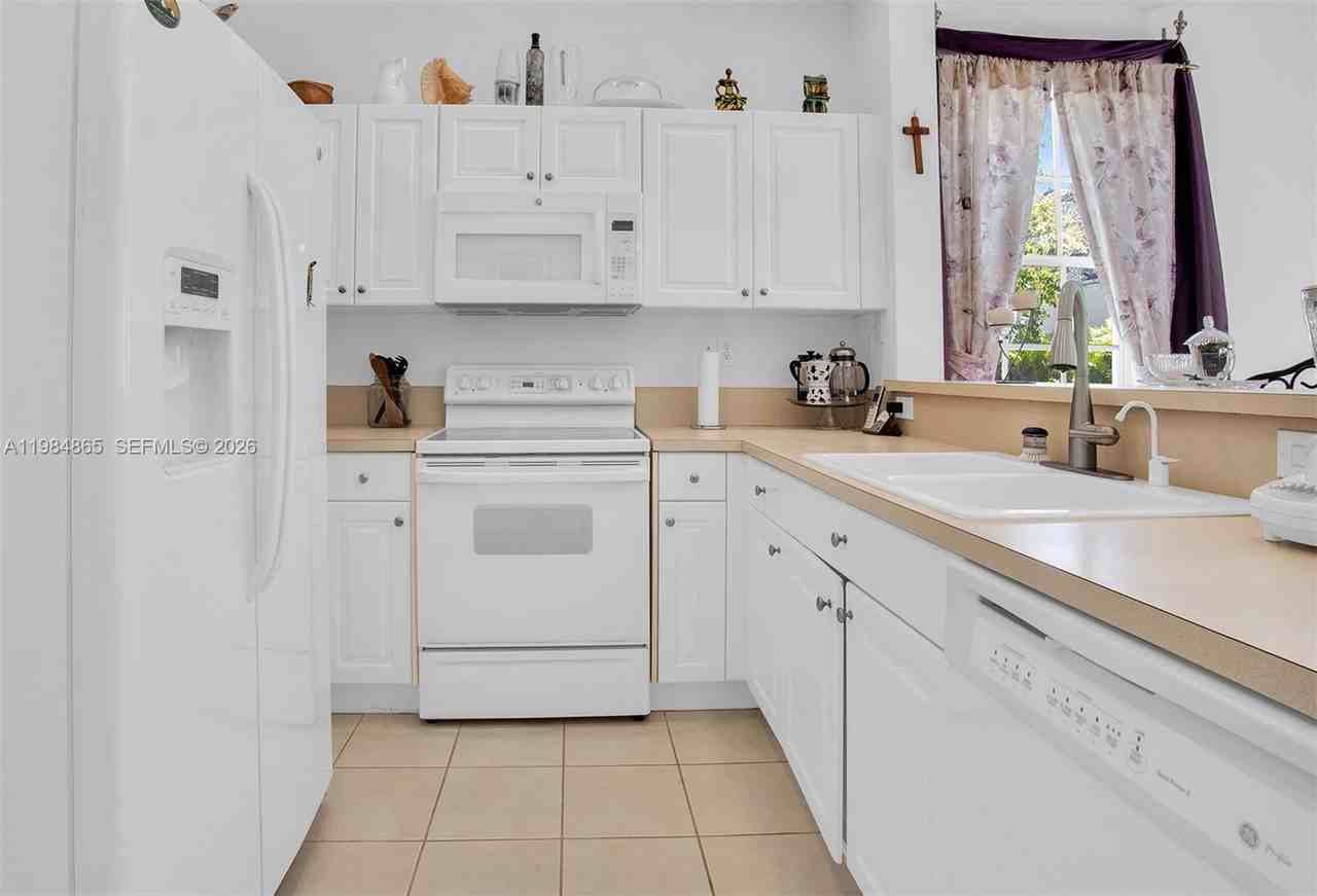 18860 Southwest 25th Court - Photo 4 of 14