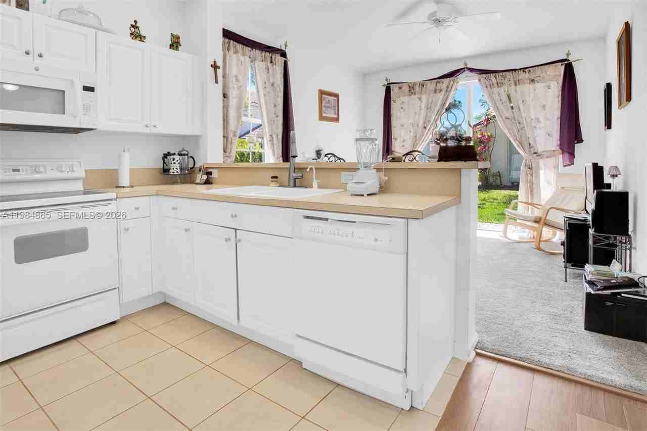 18860 Southwest 25th Court - Photo 5 of 14