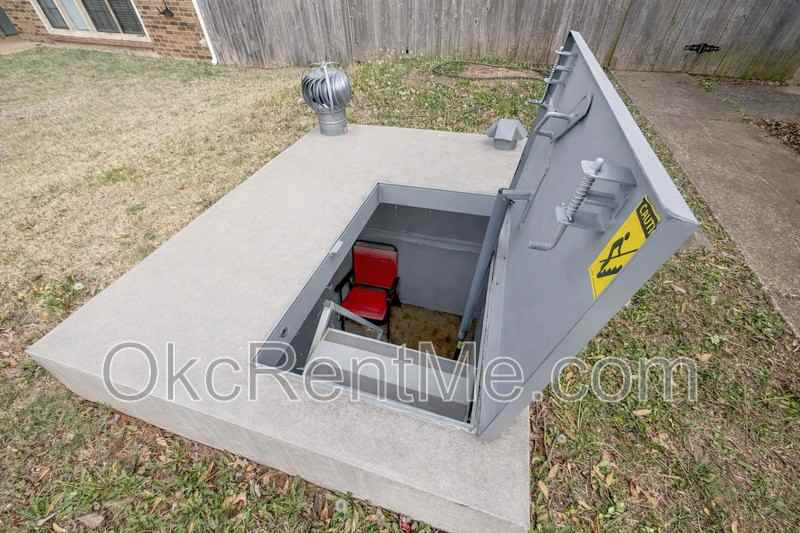 1104 Spruce St - Photo 4 of 27