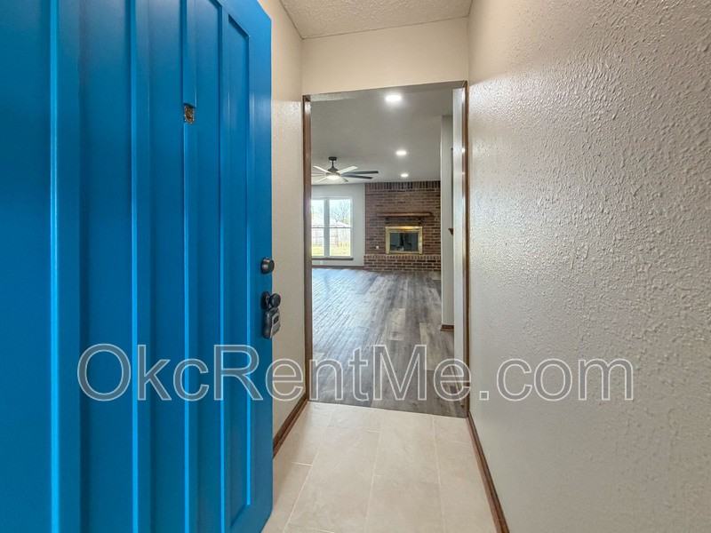 1104 Spruce St - Photo 6 of 27