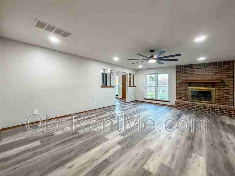 1104 Spruce St - Photo 7 of 27