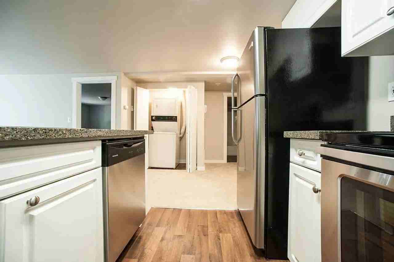 LC Park Place Apartments - Photo 4 of 30