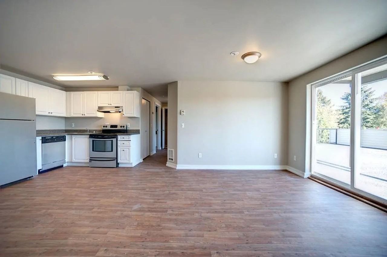 LC Park Place Apartments - Photo 5 of 30