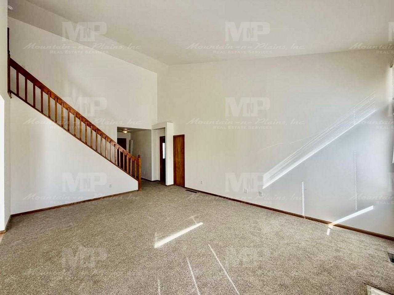 4400 Vista Dr - Photo 4 of 21