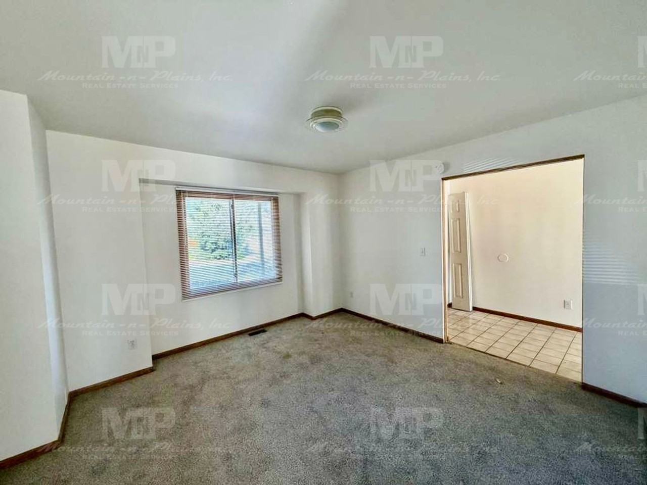4400 Vista Dr - Photo 5 of 21