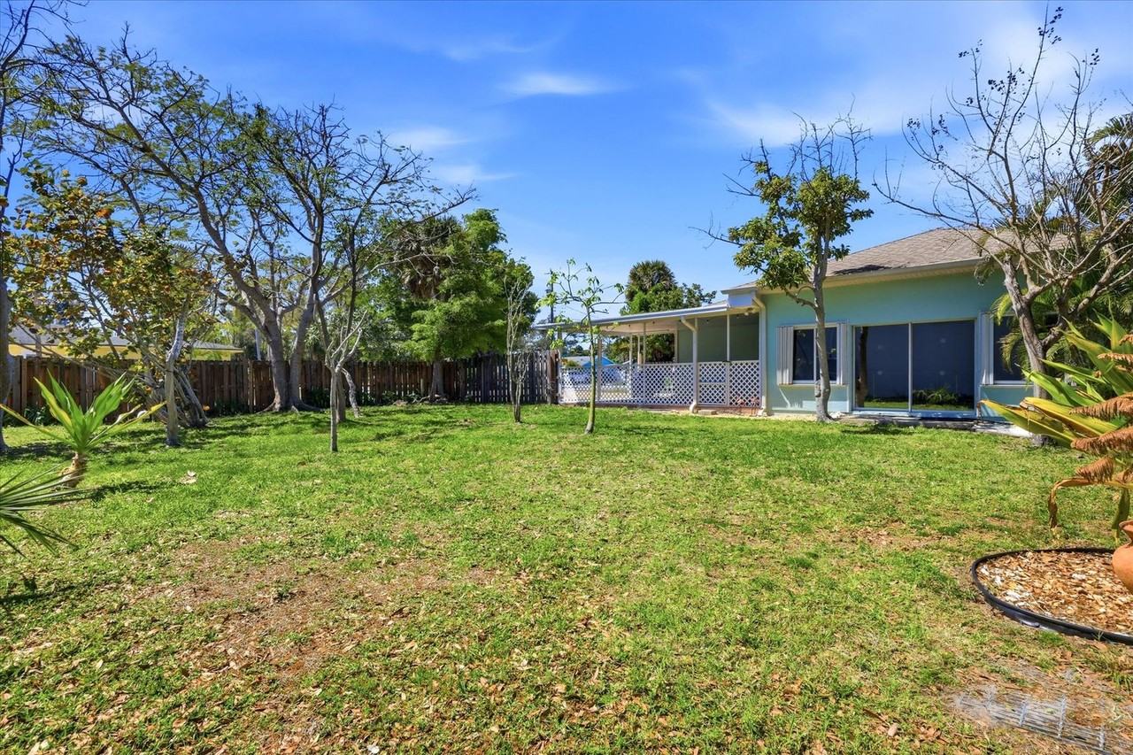 428 Court St - Photo 2 of 22