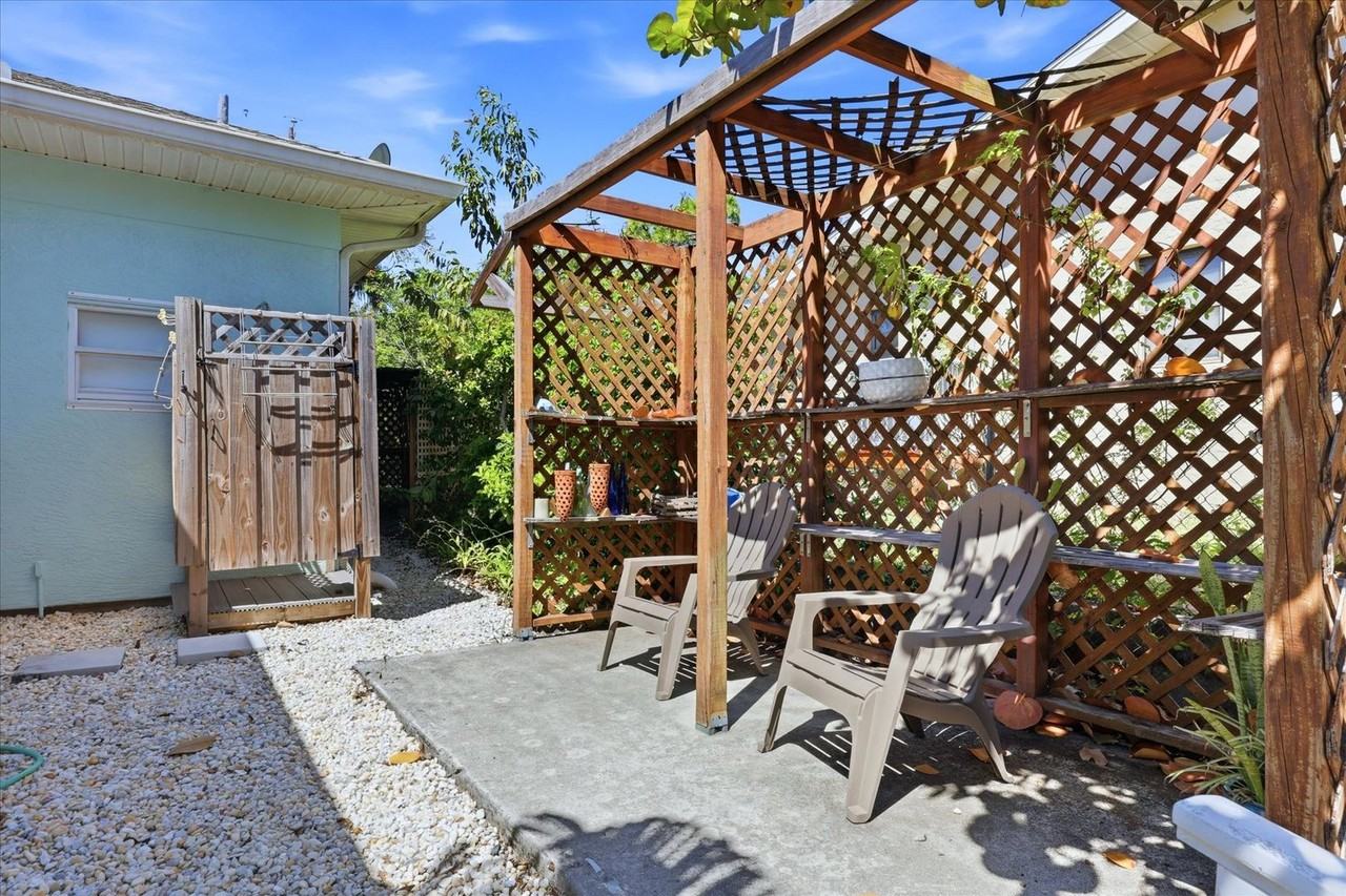 428 Court St - Photo 5 of 22