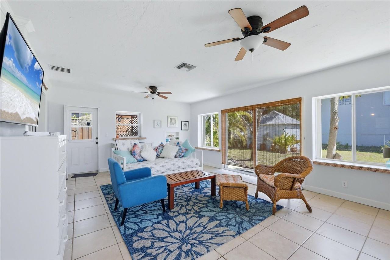 428 Court St - Photo 7 of 22