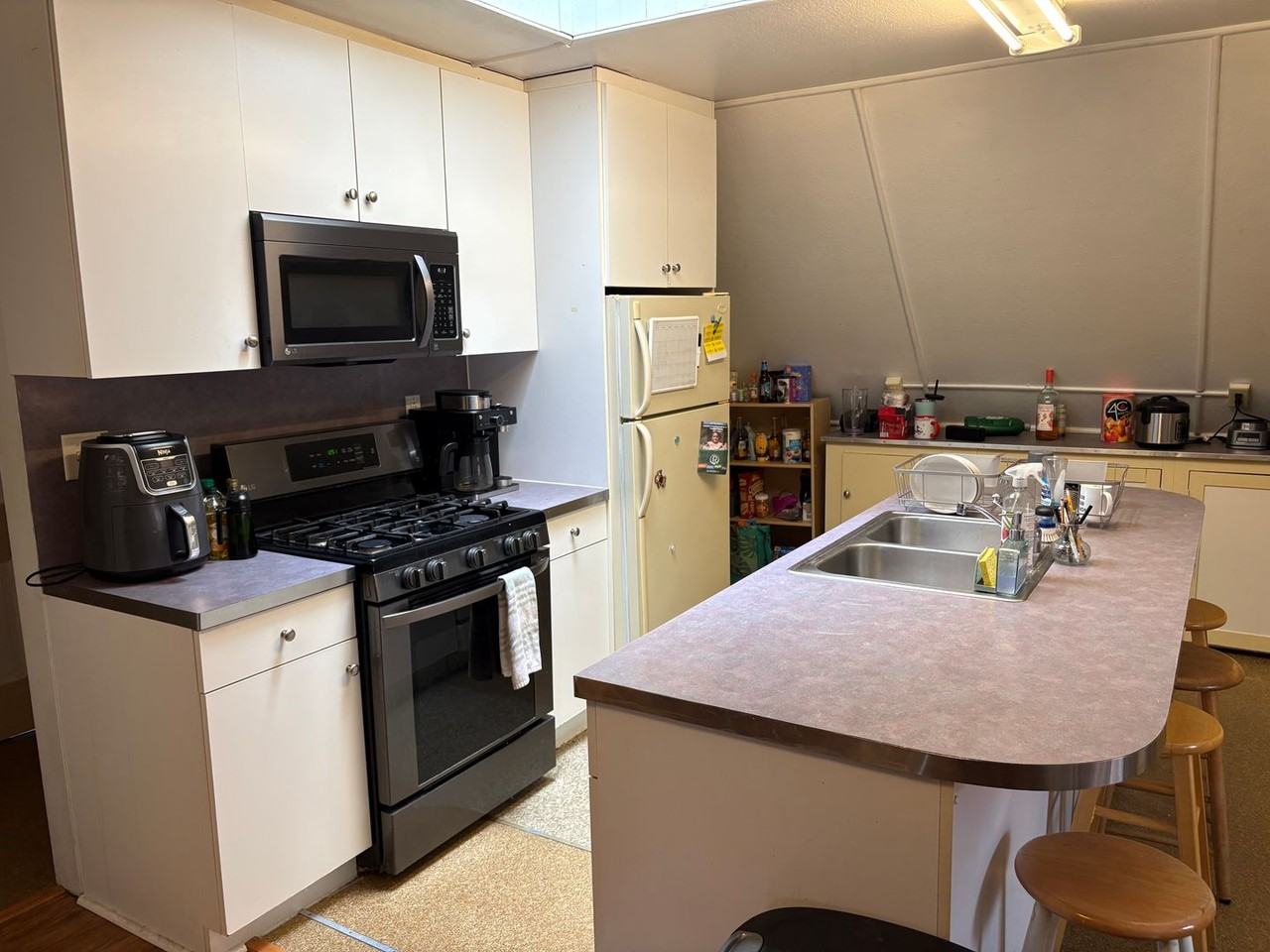 West Shore Apartments - 127 - Photo 2 of 31