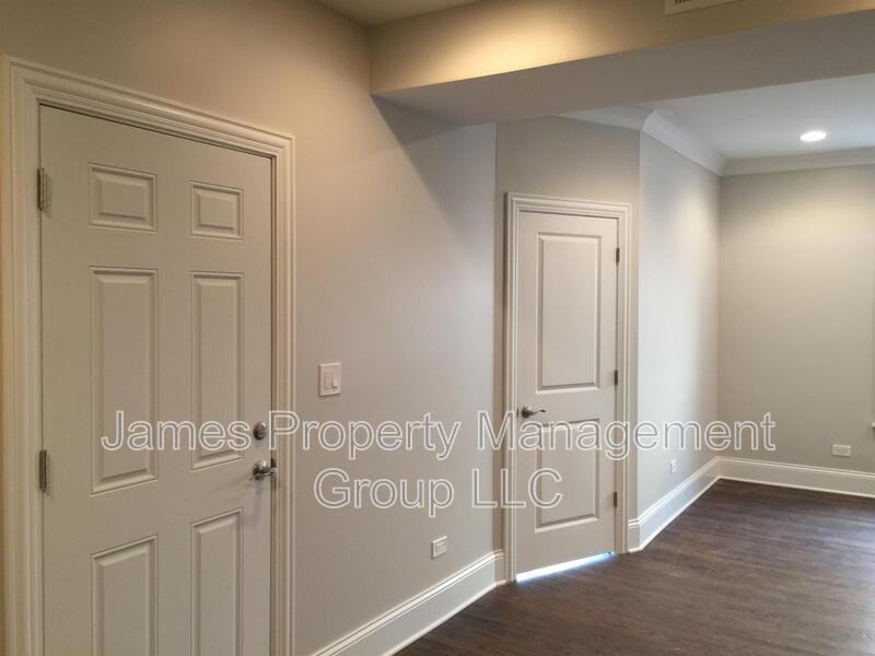 5920 N Artesian Ave - Photo 4 of 10