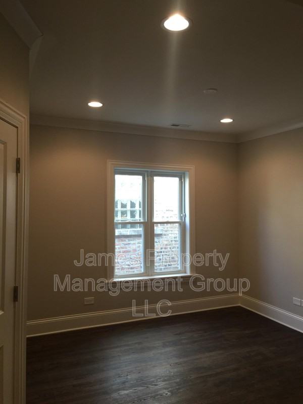 5920 N Artesian Ave - Photo 5 of 10