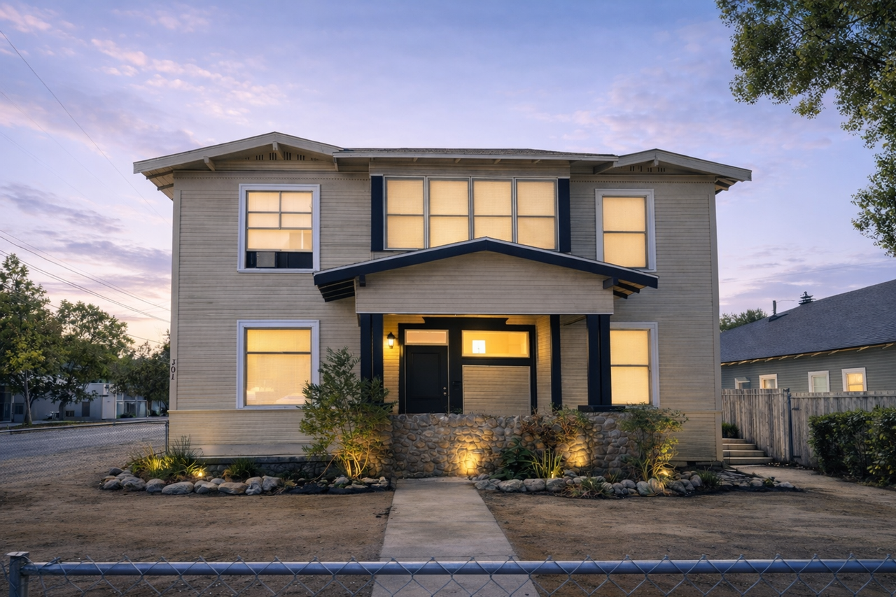 301 W C St - Photo 2 of 8