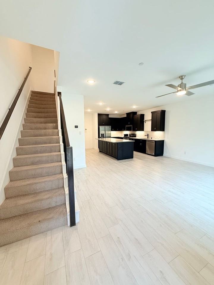 606 Collier Dr - Photo 4 of 50