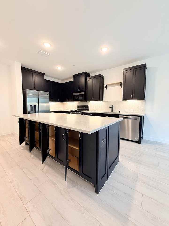 606 Collier Dr - Photo 2 of 50