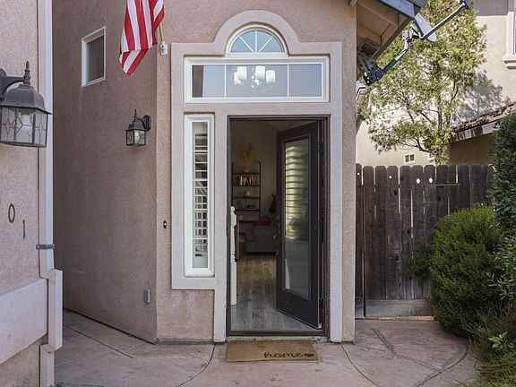 1601 Barkley Ln - Photo 3 of 38