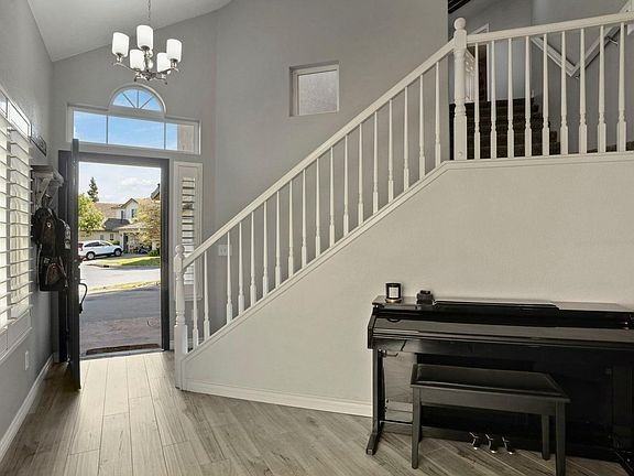 1601 Barkley Ln - Photo 5 of 38