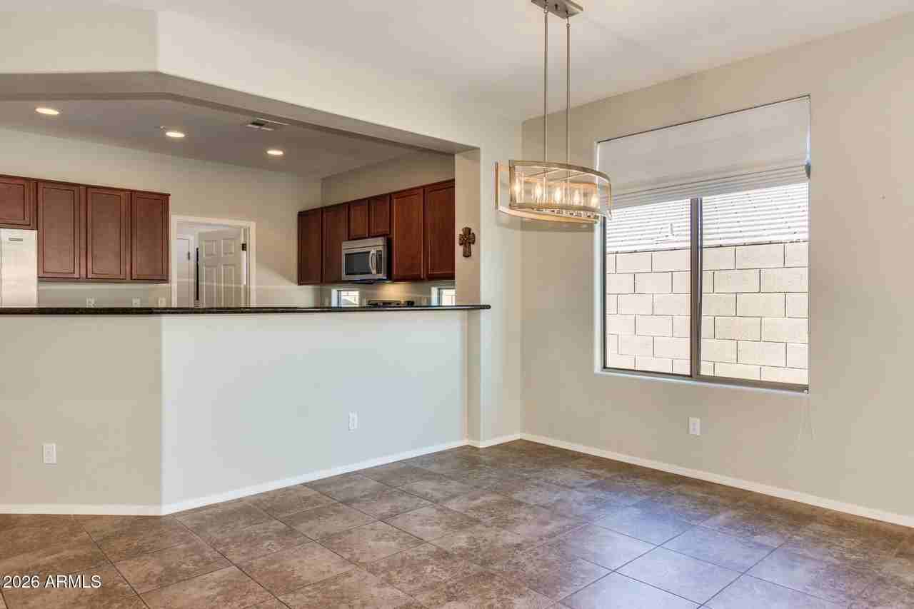 7152 W Milton Dr - Photo 3 of 33