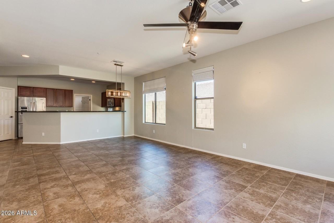 7152 W Milton Dr - Photo 6 of 33