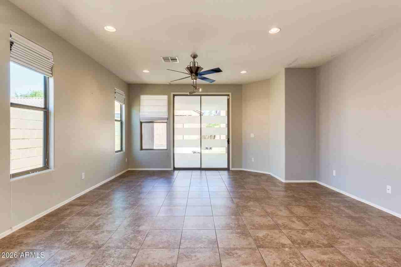 7152 W Milton Dr - Photo 7 of 33