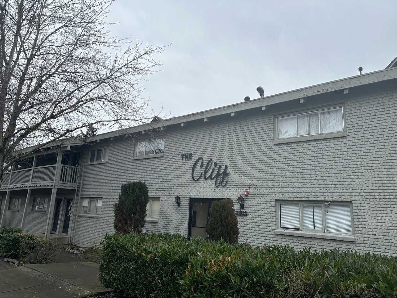 Esquire Apartments - Photo 2 of 7