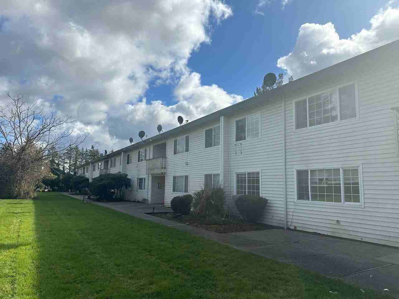 Esquire Apartments - Photo 4 of 7