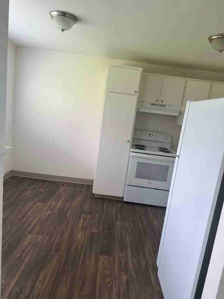 Esquire Apartments - Photo 6 of 7