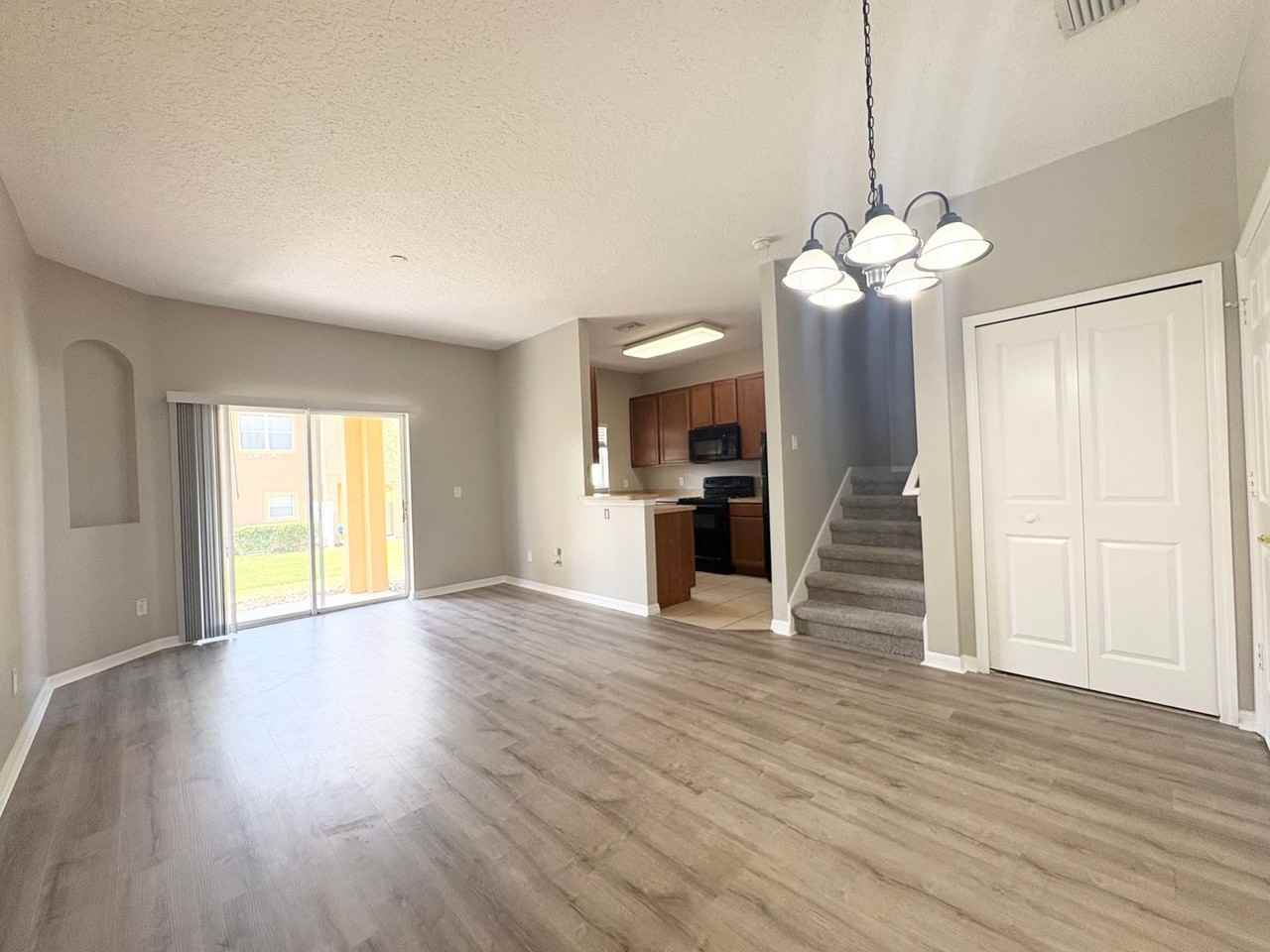 2731 Retreat View Cir - Photo 4 of 20