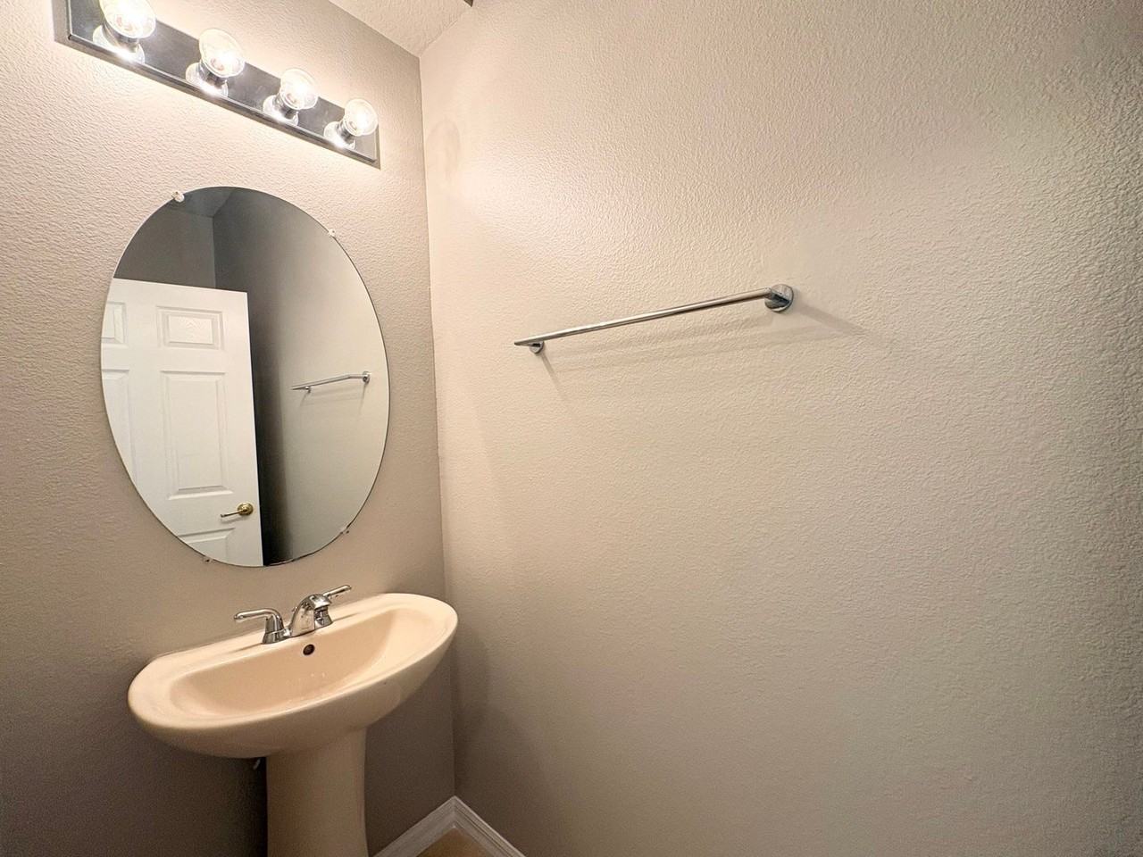 2731 Retreat View Cir - Photo 3 of 20