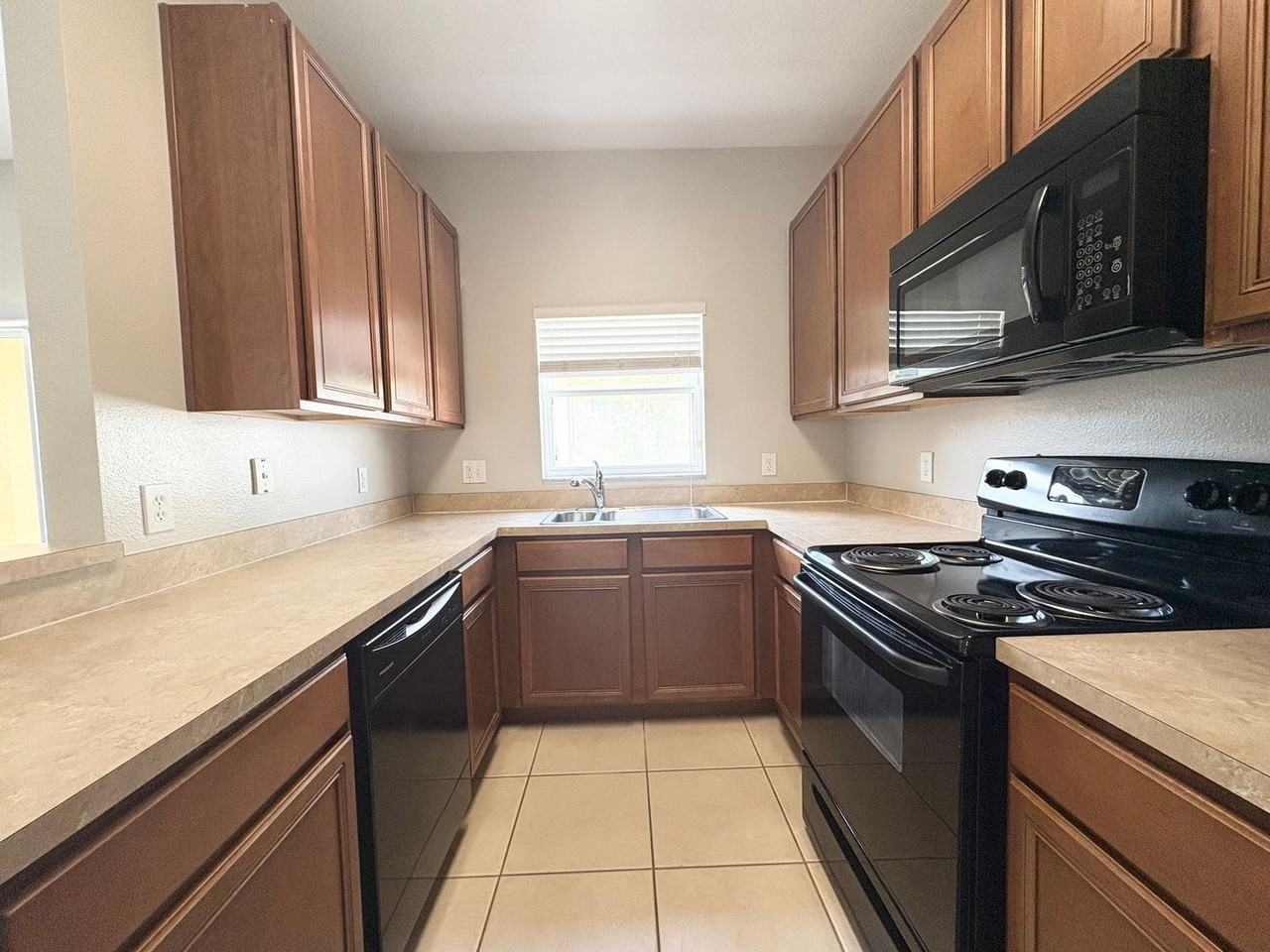 2731 Retreat View Cir - Photo 7 of 20