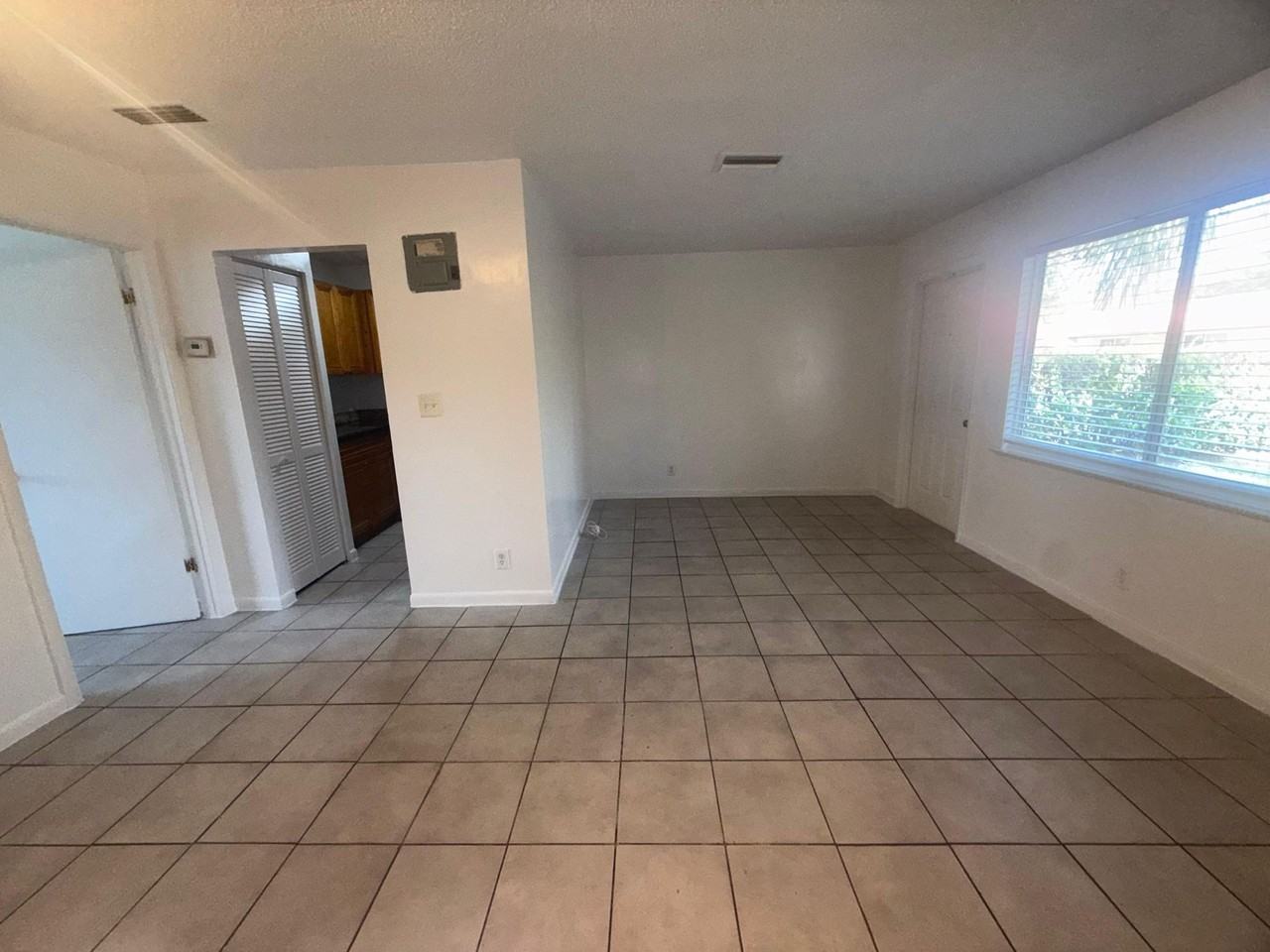 8430 NW 40th St Coral Springs, FL 33065 - Photo 5 of 8