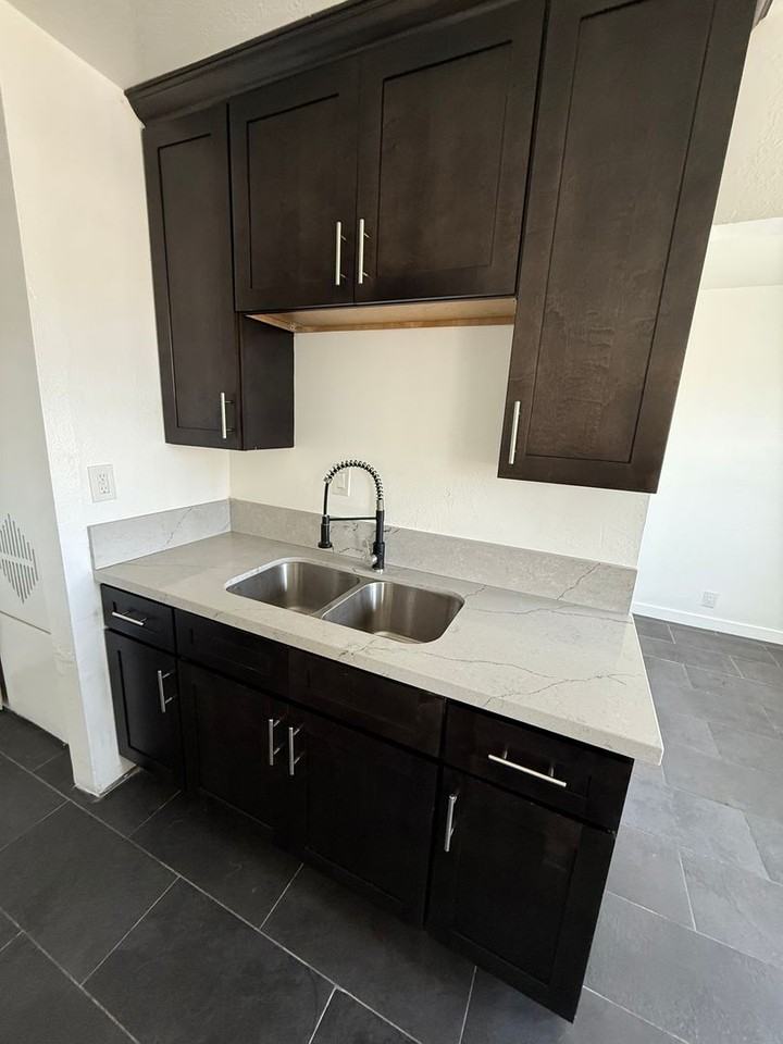 10705 S Figueroa St #07 - Photo 3 of 15