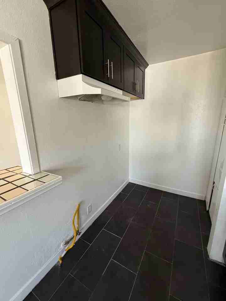 10705 S Figueroa St #07 - Photo 4 of 15