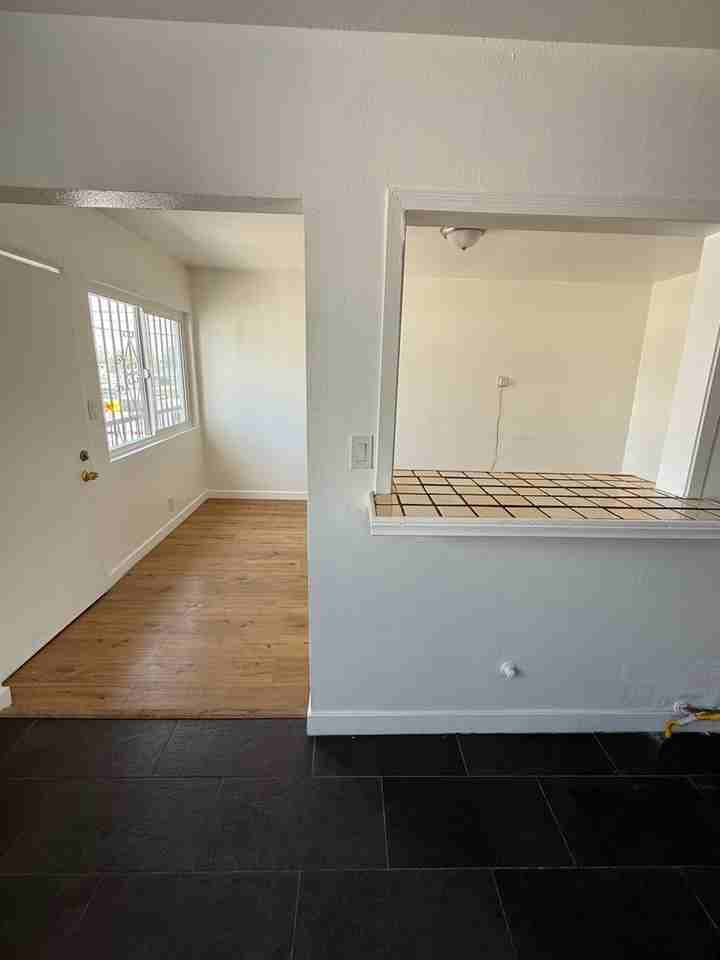 10705 S Figueroa St #07 - Photo 5 of 15