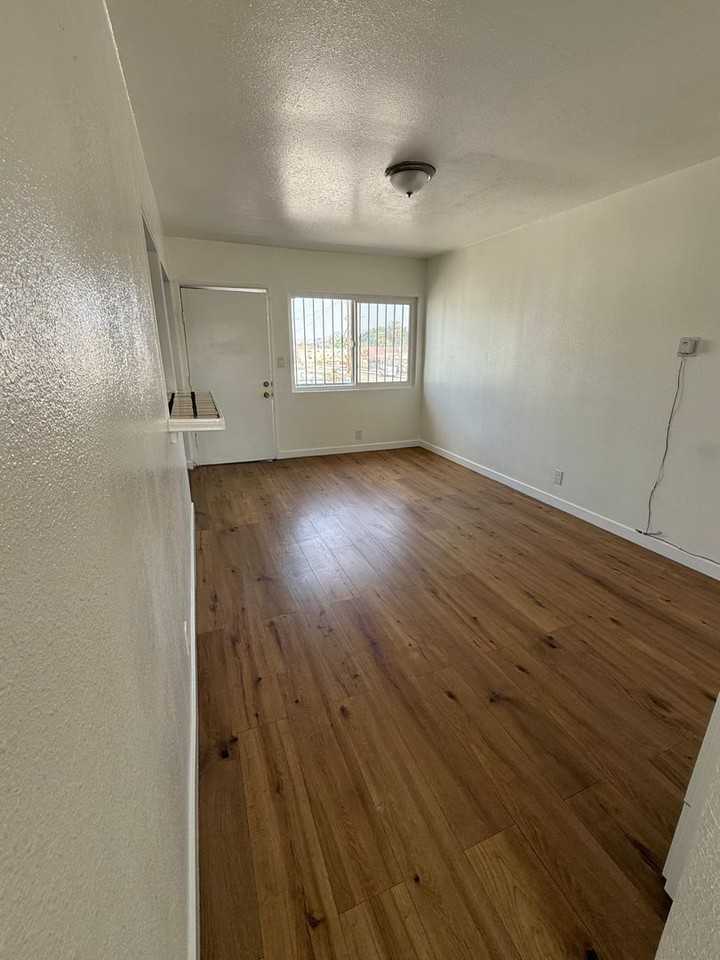 10705 S Figueroa St #07 - Photo 6 of 15