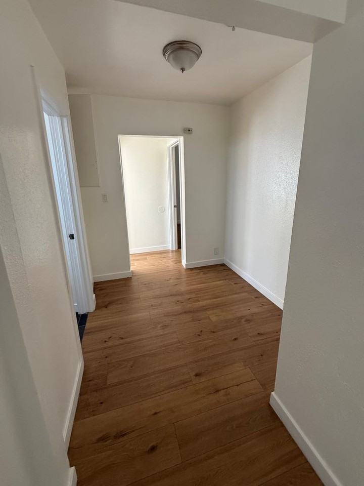 10705 S Figueroa St #07 - Photo 7 of 15