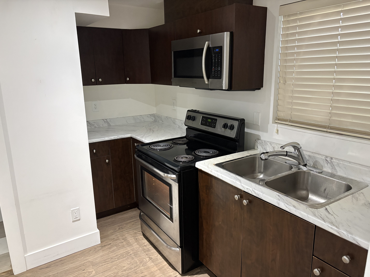 3647 Vimy Crescent - Photo 3 of 8