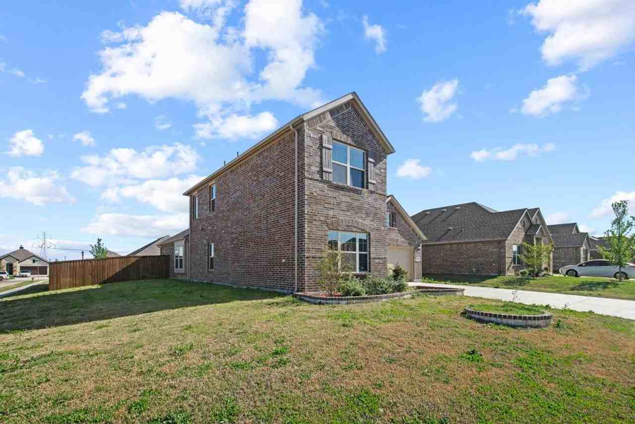 1436 Cedar Creek Ln - Photo 2 of 26