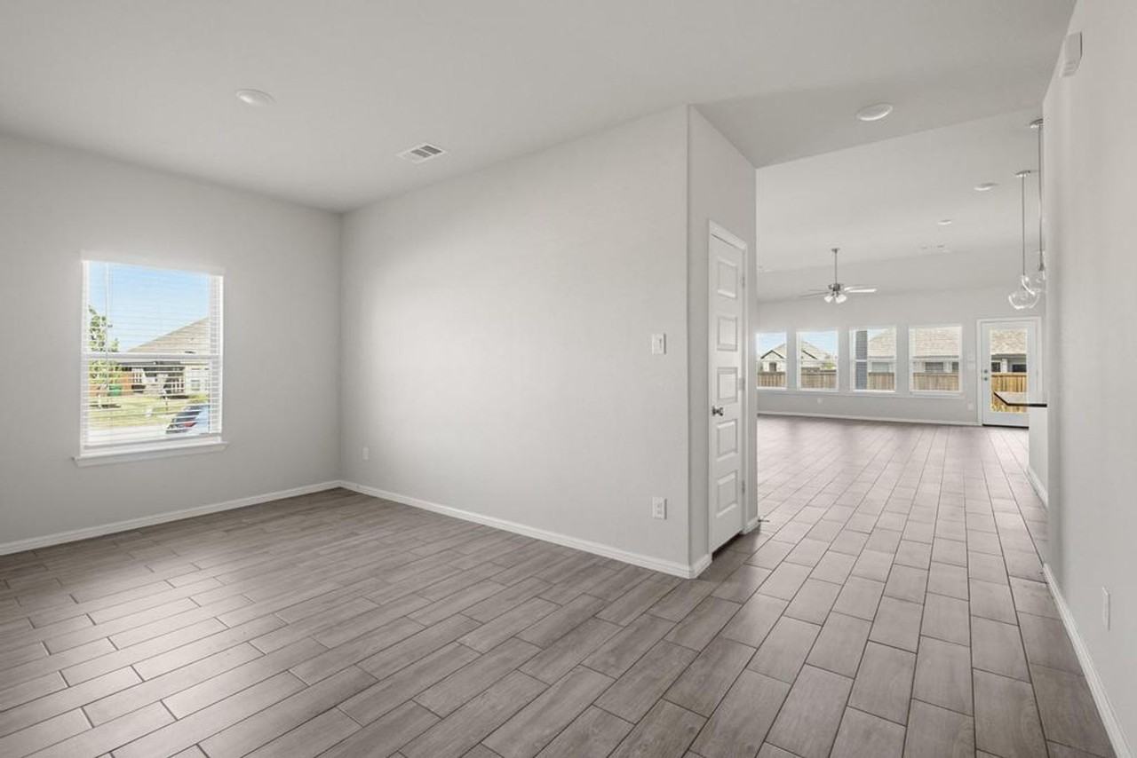 1436 Cedar Creek Ln - Photo 5 of 26