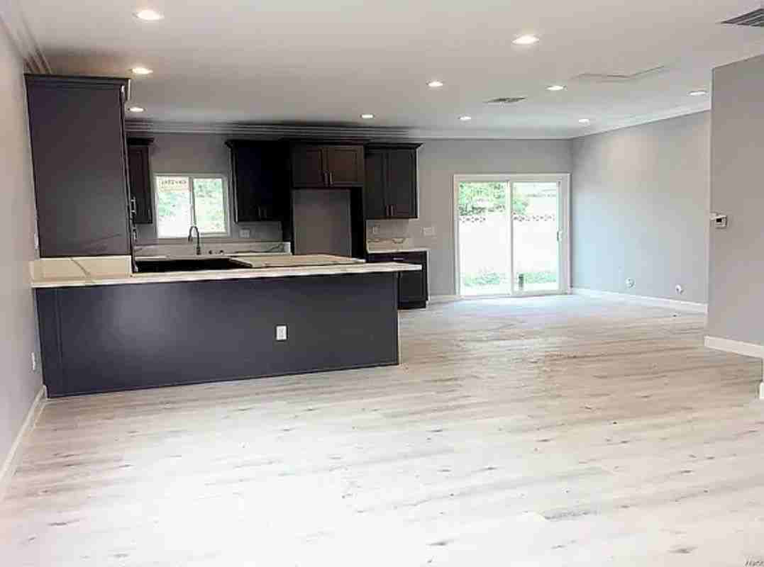 12416 Pine St - Photo 2 of 6