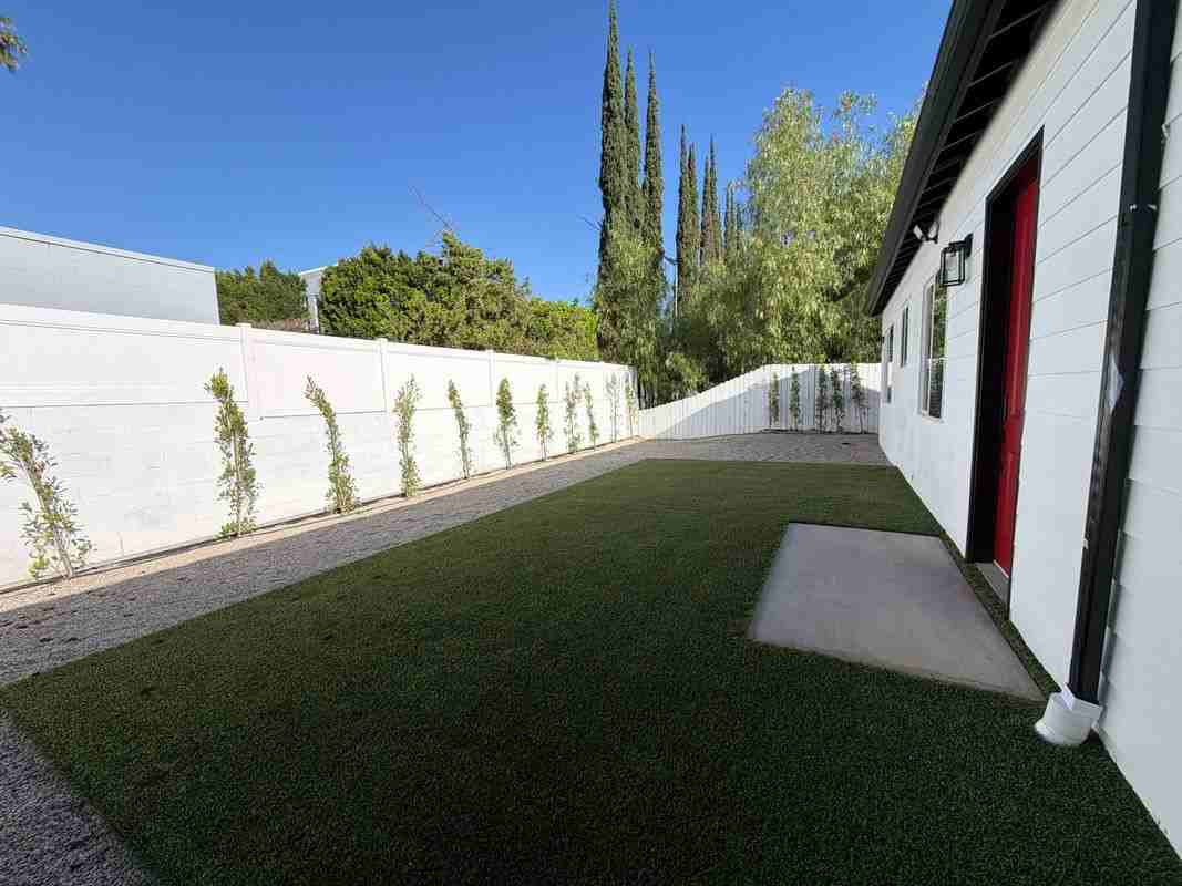 6235 Penfield Ave - Photo 5 of 10