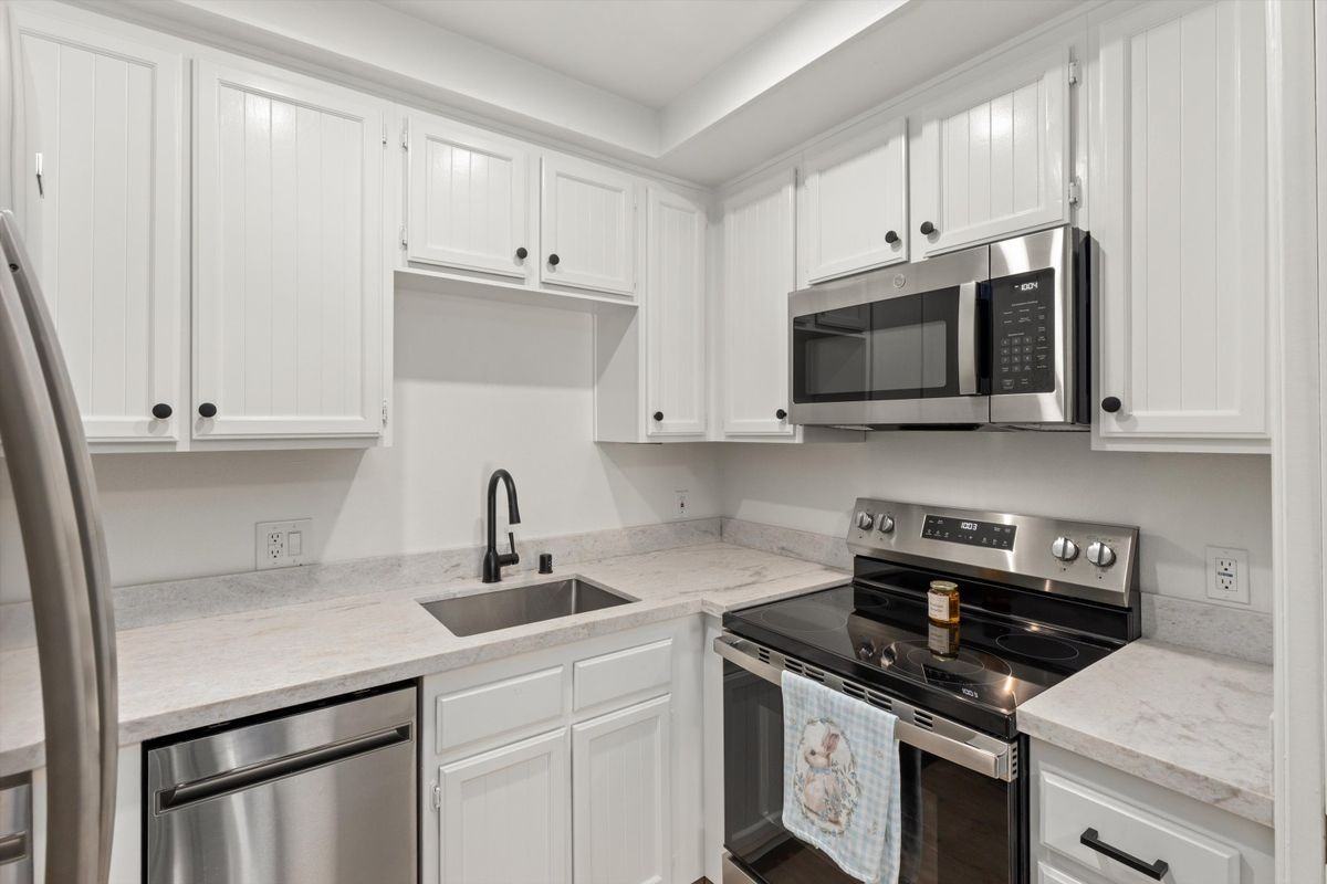 1682 Circa Del Lago - Photo 3 of 45