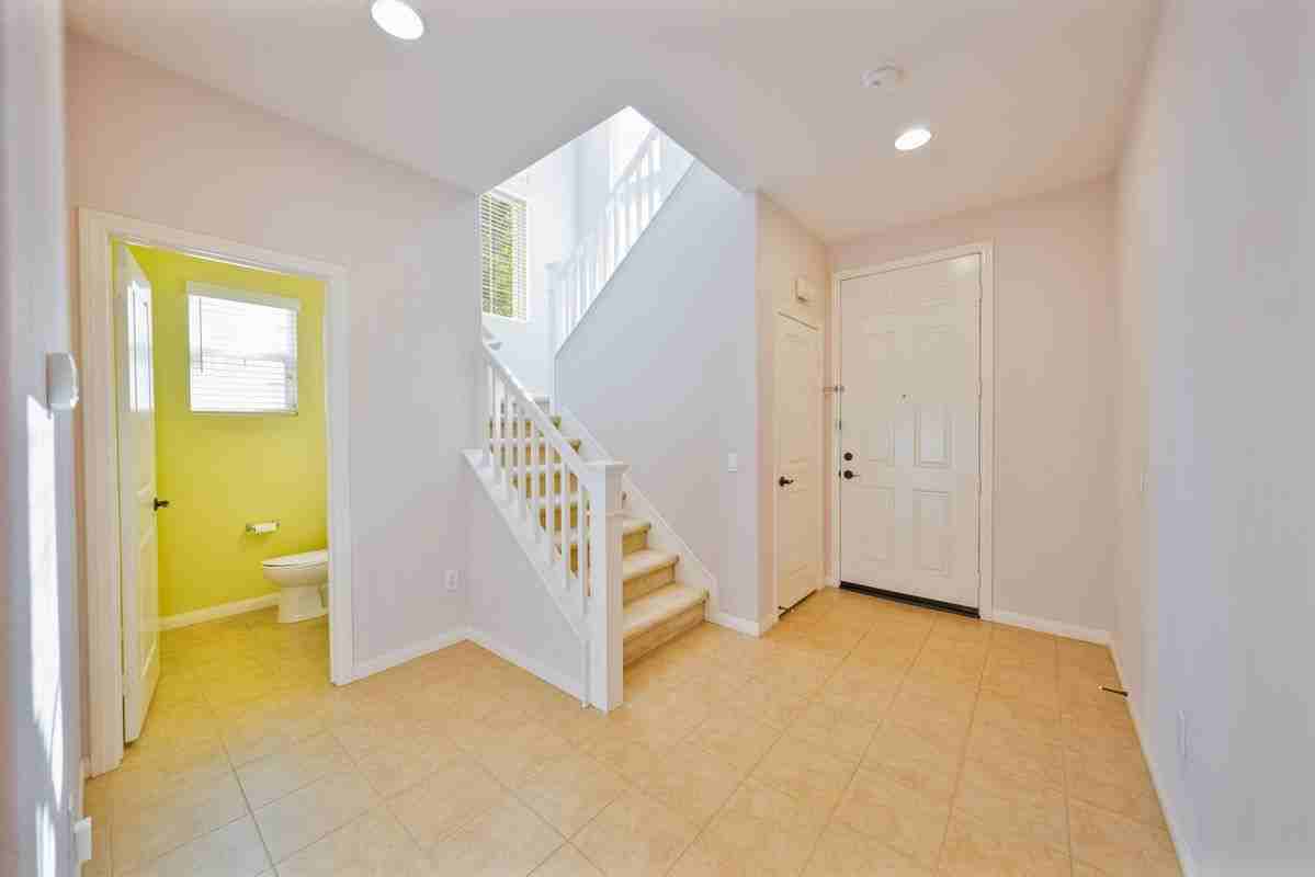 372 Cardinal Ln - Photo 3 of 30