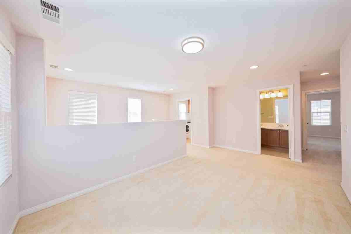 372 Cardinal Ln - Photo 4 of 30